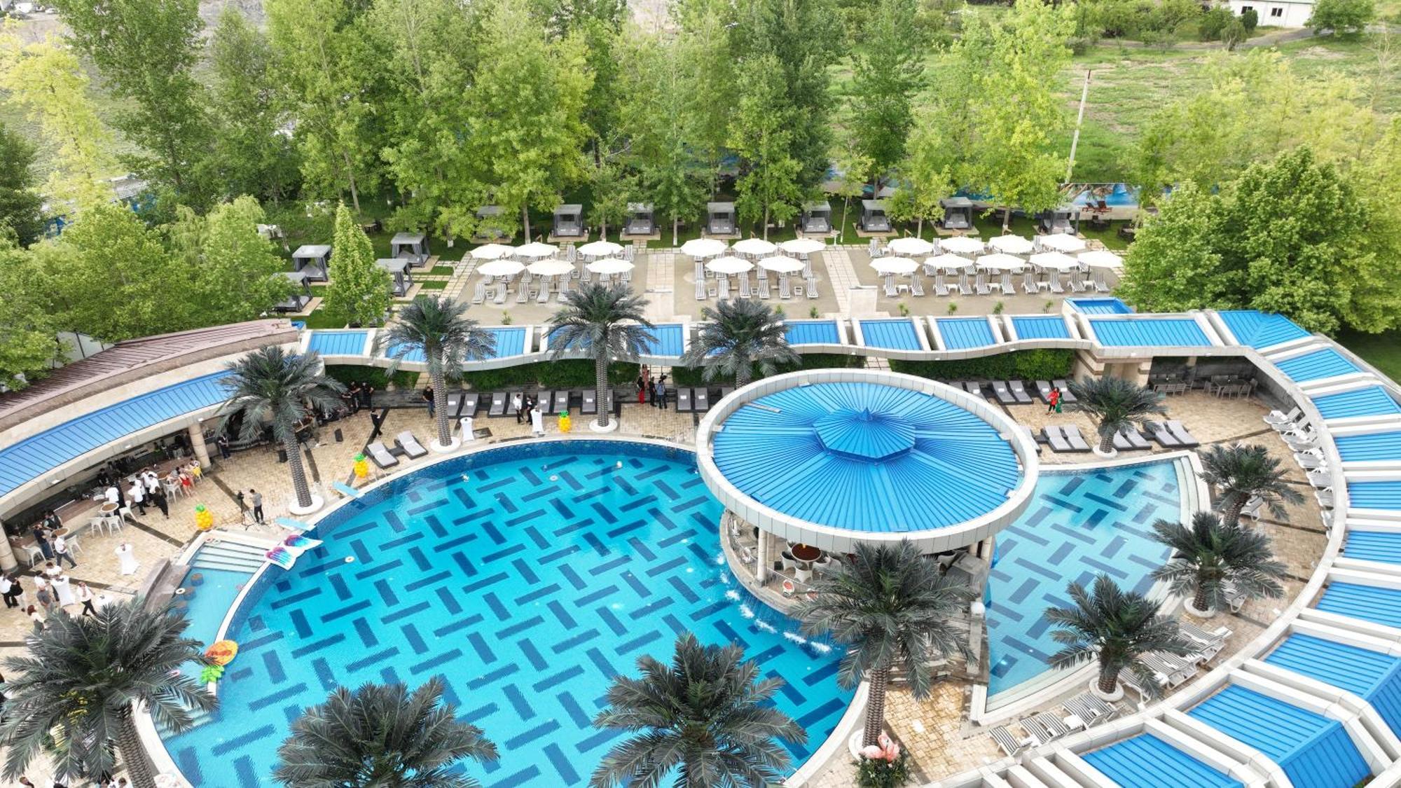 Multi Grand Pharaon Hotel Ptghni Exterior foto