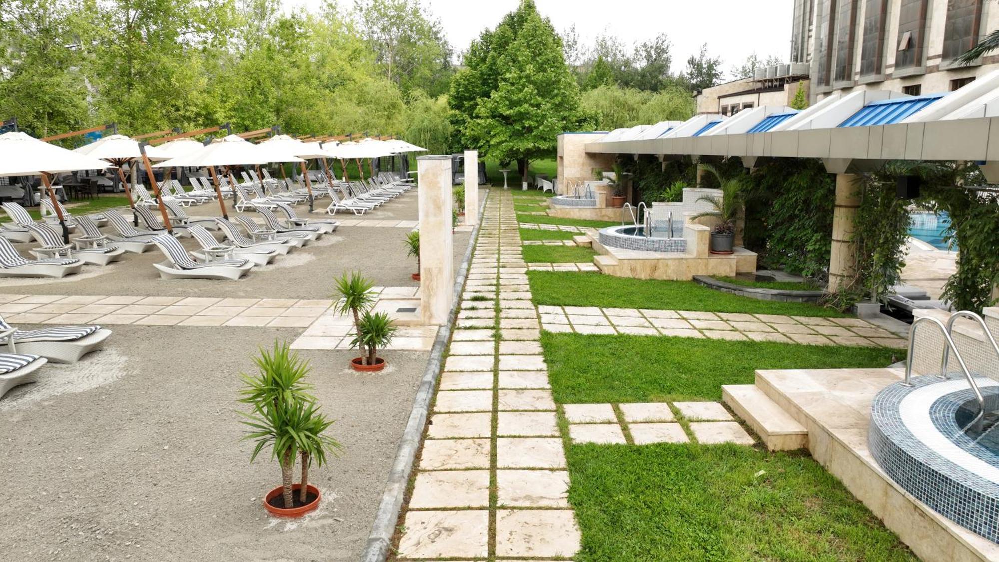 Multi Grand Pharaon Hotel Ptghni Exterior foto